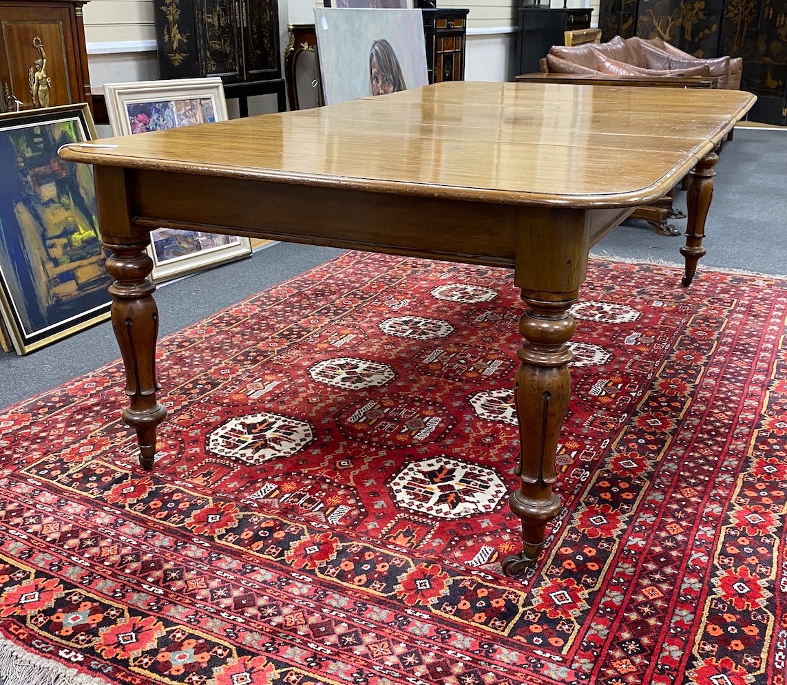 An early Victorian mahogany rectangular extending dining table, length 220cm extended, three spare leaves, width 120cm, height 73cm